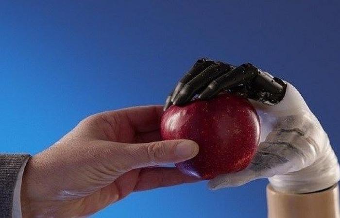 علماء يطورون يدا صناعية تستعيد 90%
