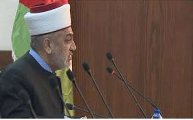 الخلايلة في خطبة الجمعة يرد على