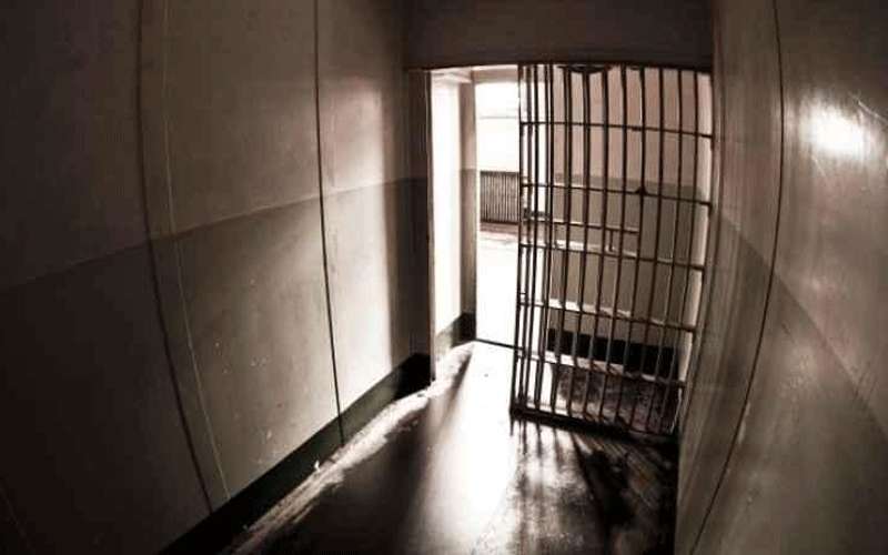 اصابة نزيل بكورونا في سجن باب