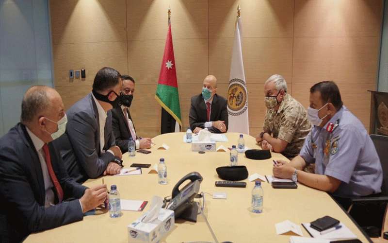 الرزاز: خدمة علم للإناث