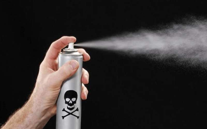 تراكم مواد كيميائية خطرة في العقبة