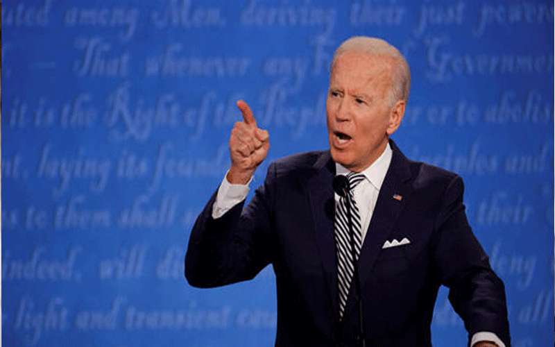 في أول مناظرة.. بايدن ينعت ترامب