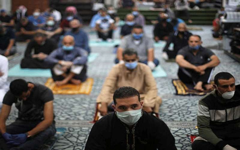 الأردنيون يعودون للمساجد