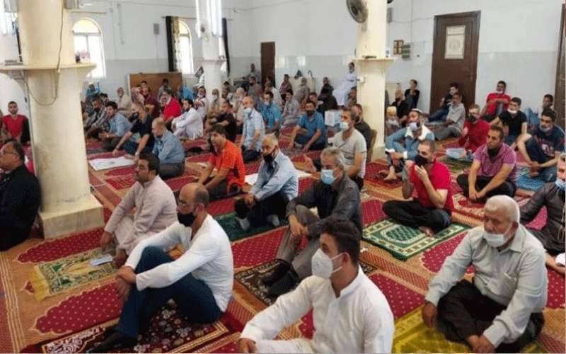 الأردنيون يؤمون مساجدهم لأداء صلاة الجمعة