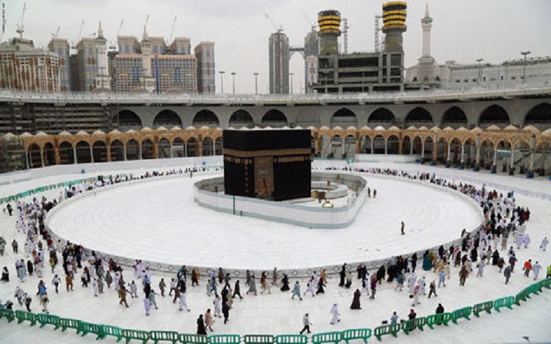 السعودية تستأنف العمرة ب 6 آلاف