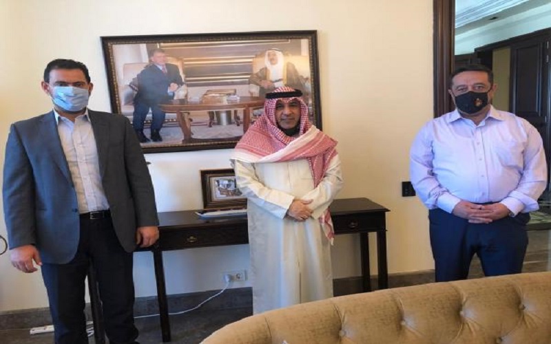 السفير الكويتي يستقبل الحموري والداود