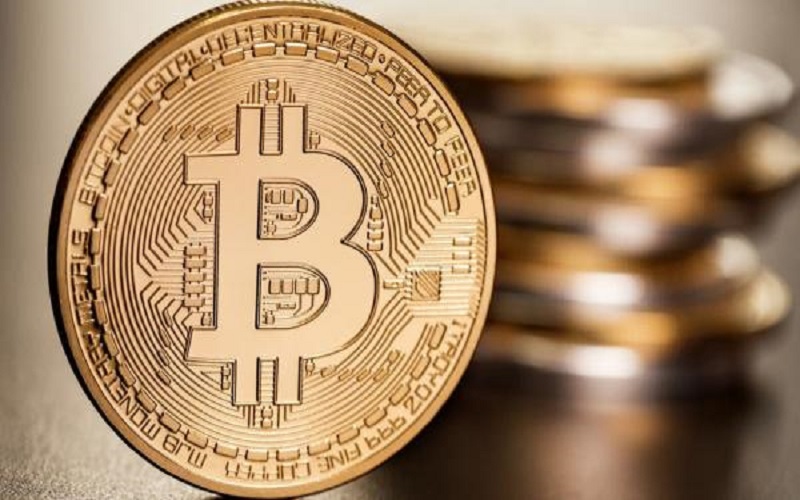 البيتكوين يفقد أسطورة الملاذ الآمن لهذه