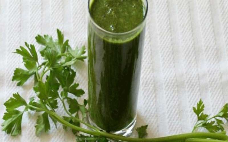 عصير البقدونس الحل لعلاج كثير من