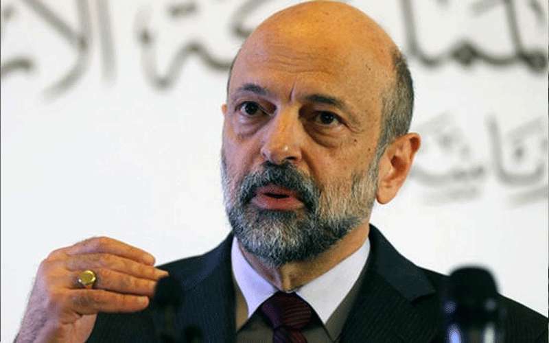 الدستور يمنع بقاء حكومة التصريف حتى