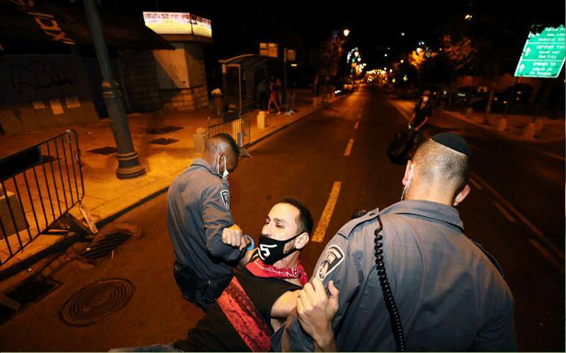 الشرطة الإسرائيلية تعتقل العشرات في تظاهرات