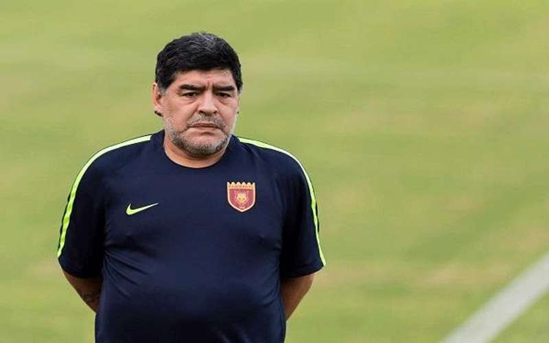 ظهور نتيجة فحص مارادونا بعد عناقه