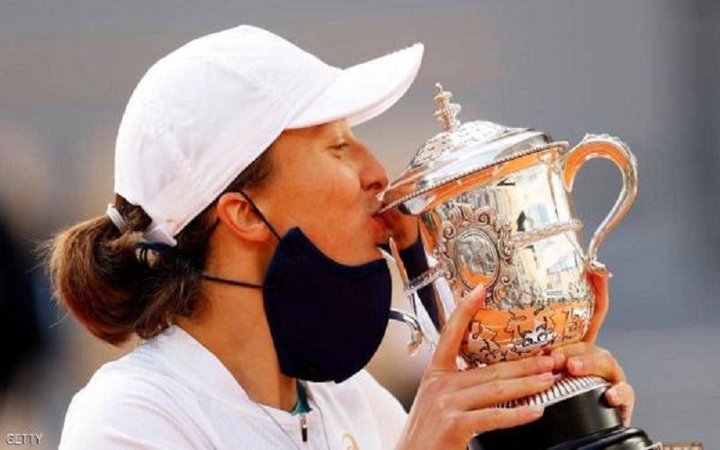 رولان غاروس: شفيونتيك تمنح بولندا أول