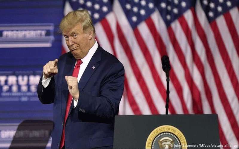 ترامب يزعم أنه محصن ويريد تقبيل