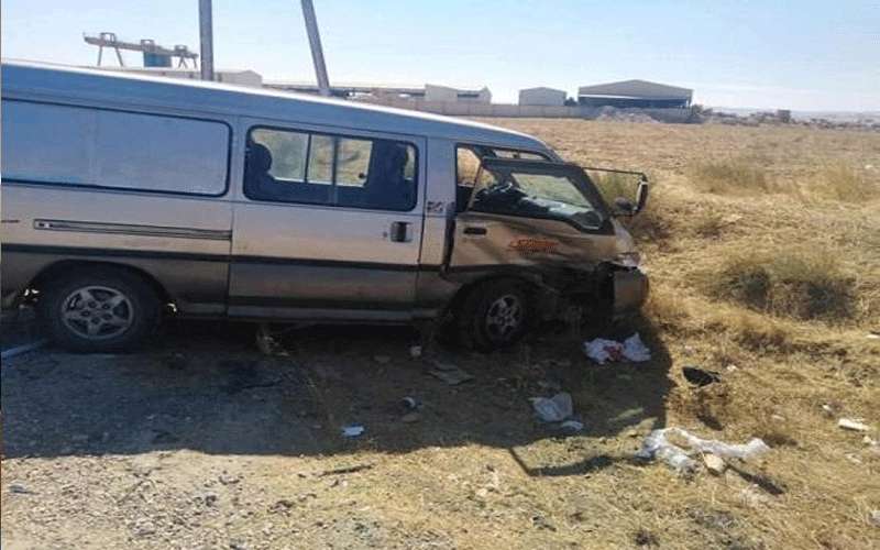 5 إصابات إثر تصادم مركبتين في