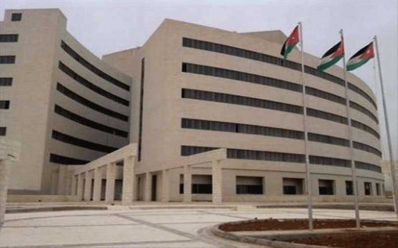 إغلاق عيادات الاختصاص الخارجية بالزرقاء الحكومي