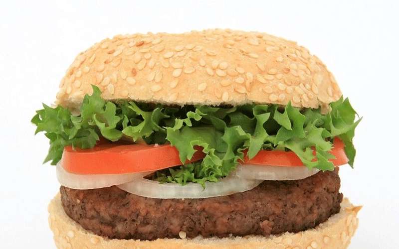 دراسة تكشف العلاقة بين الأطعمة فائقة