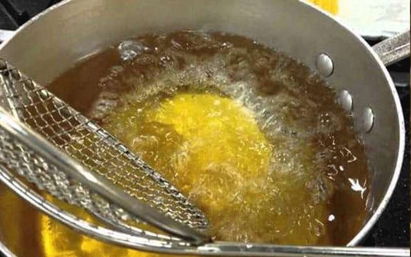 مصري يقتل والدته بالزيت المغلي