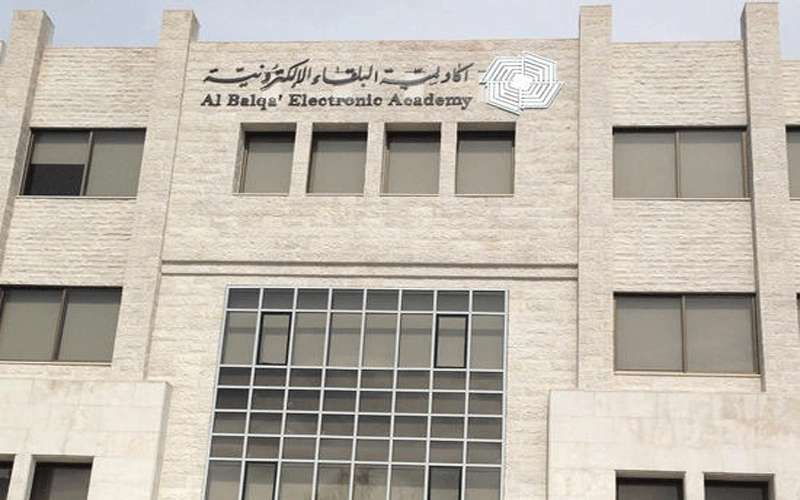 تخفيض رواتب العاملين بأكاديمية البلقاء 50%