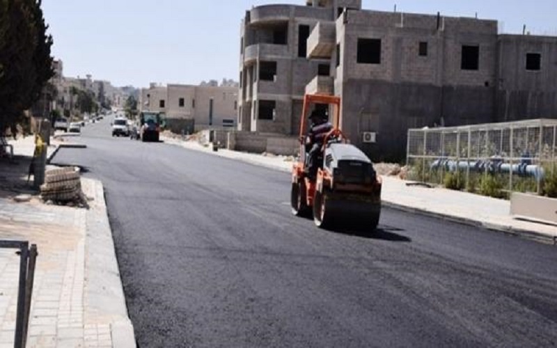 خلطات اسفلتية لشوارع المنشية بالأغوار الشمالية