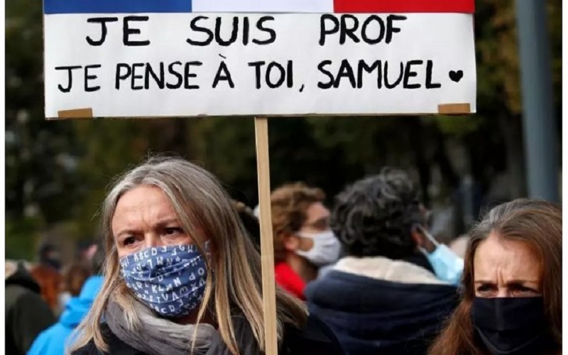 آلاف يتجمعون في باريس لتكريم ذكرى