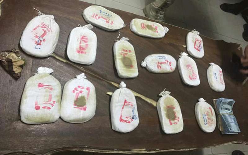 احباط تهريب حشيش وخلويات - صور