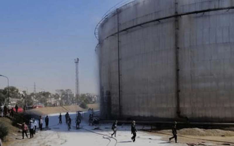 السيطرة على حريق خزان بمصفاة البترول