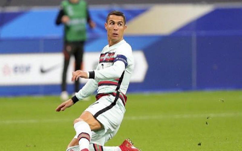 وزير الرياضة الإيطالي يهاجم كريستيانو رونالدو