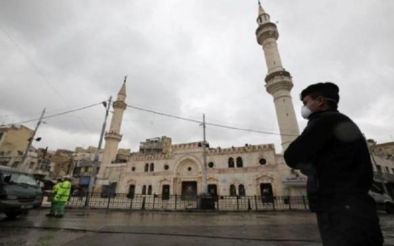 مصدر: لا صلاة جمعة بالمساجد ولا