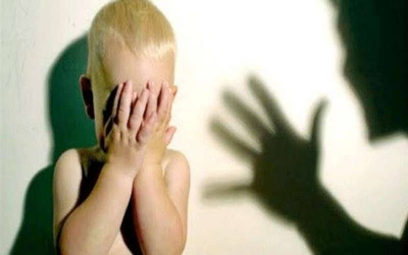 لبنان .. رجل يعذب طفله بطريقة