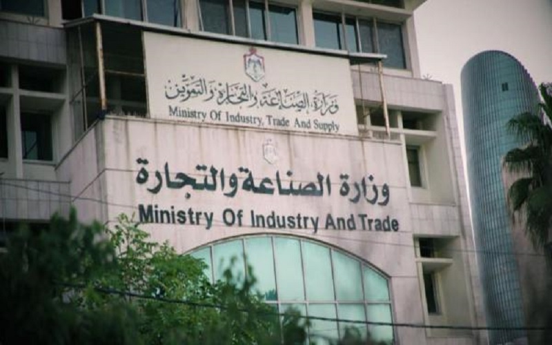الصناعة والتجارة: انخفاض أسعار 5 سلع