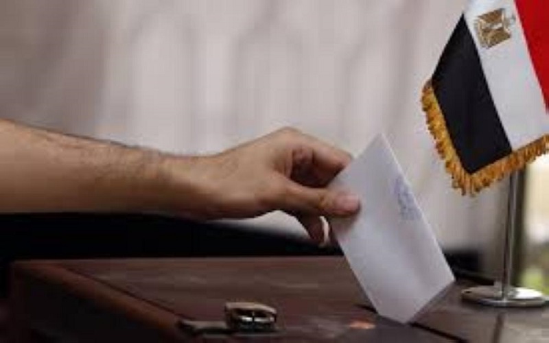 المصريون يدلون بأصواتهم في أولى مراحل