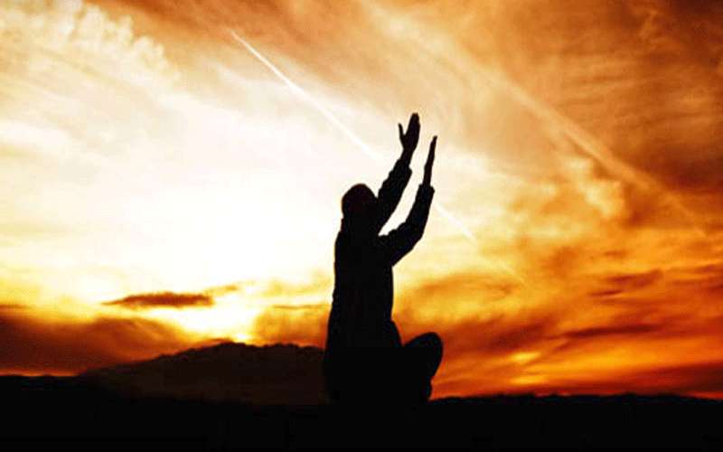 حتى الأمطار لا تسقط إلا بدعوات