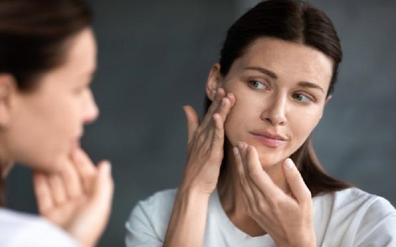 6 علامات أن بشرتك مصابة بالجفاف