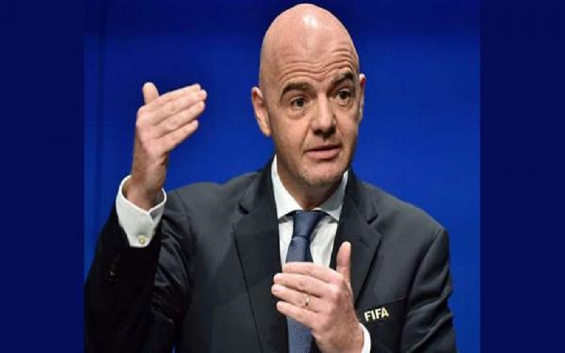 الفيفا يعلن إصابة رئيسه جياني إنفانتينو