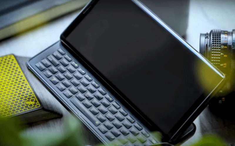 بنظامي تشغيل.. تحفة تقنية تجمع بين