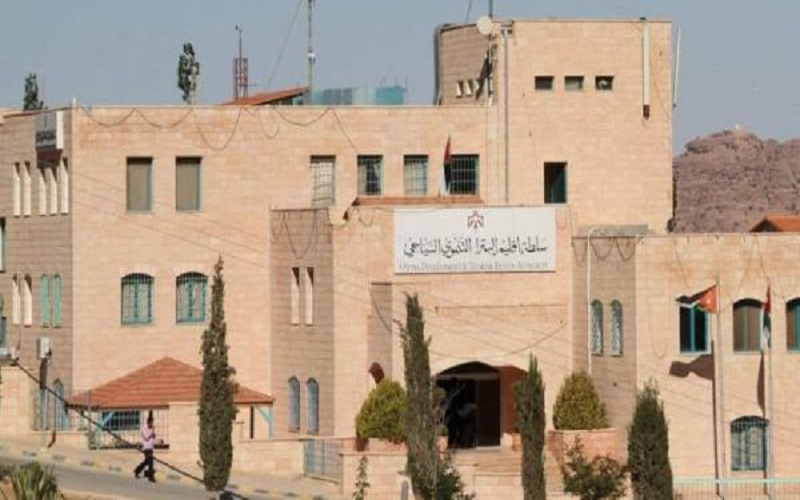 وقف استقبال مراجعي سلطة البترا لمدة