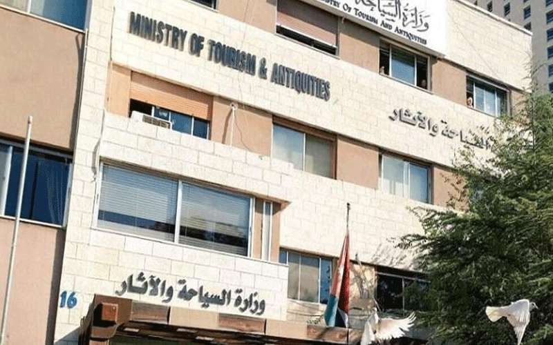 كورونا يعلق دوام وزارة السياحة