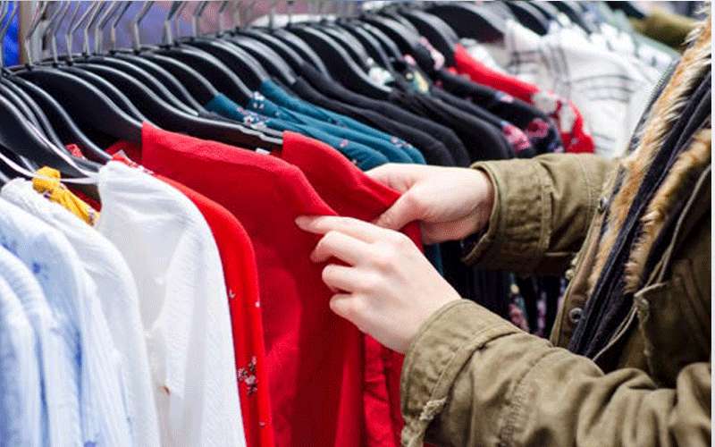 مطالب بدعم العاملين بقطاع الألبسة والأحذية