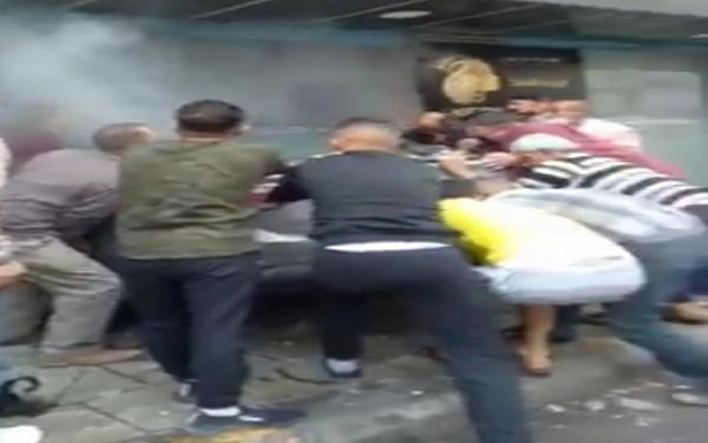 وفاة سائق اقتحمت مركبته محلا تجاريا