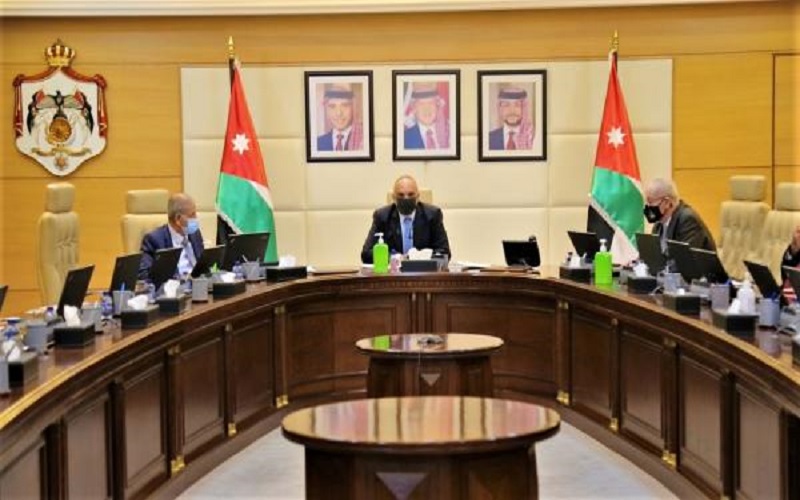 الخصاونة يؤكد ضرورة توفير السلع والخدمات