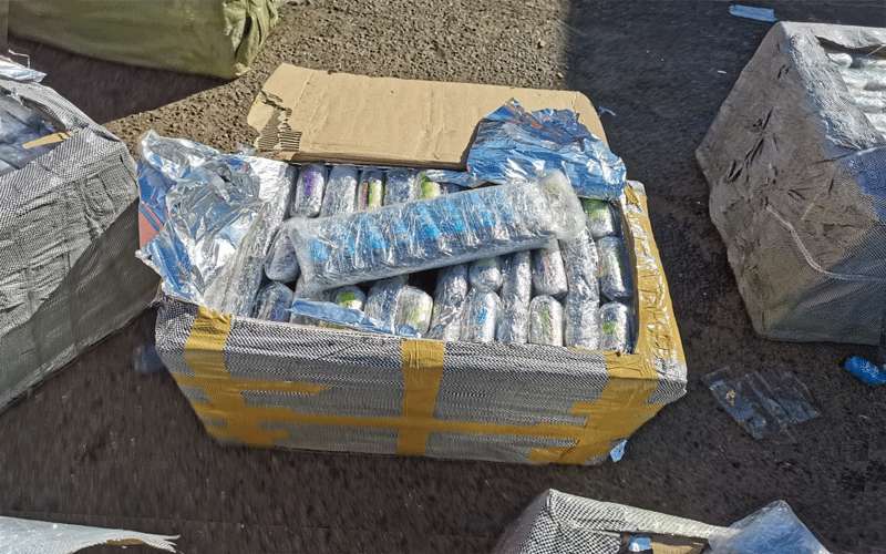 الجمارك تحبط تهريب 13500 عبوة منكهات