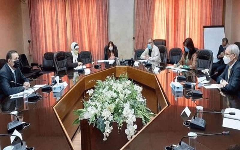 النعيمي يعرض لسفير كوريا تجربتنا بالتعليم