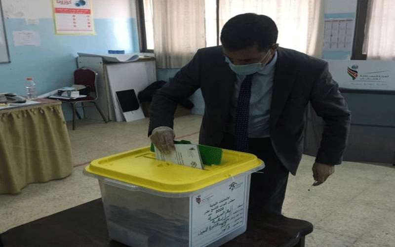 وزير المياه يدلي بصوته في سحاب