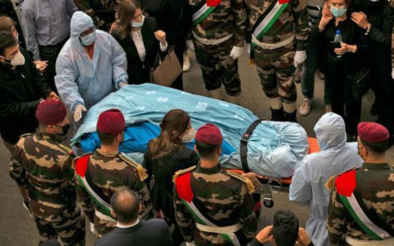 استعدادات لجنازة عسكرية لصائب عريقات -