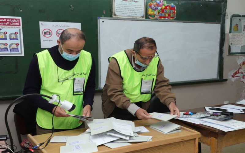 رئيس لجنة انتخاب الجنوب يعلن النتائج