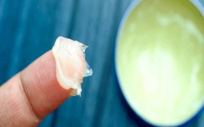 تعرفي إلى فوائد وأضرار الفازلين