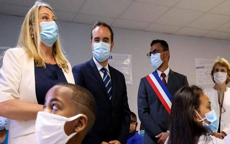 انخفاض الإصابات الجديدة بكورونا في فرنسا