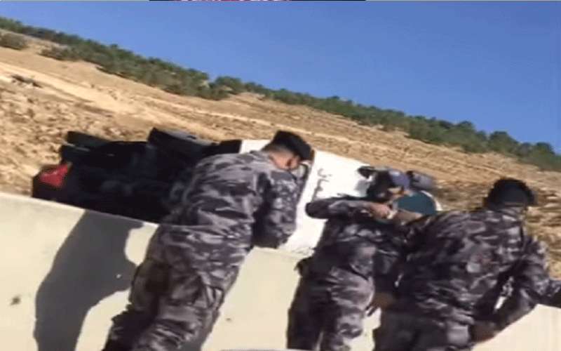 9 إصابات بتدهور حافلة ركاب في