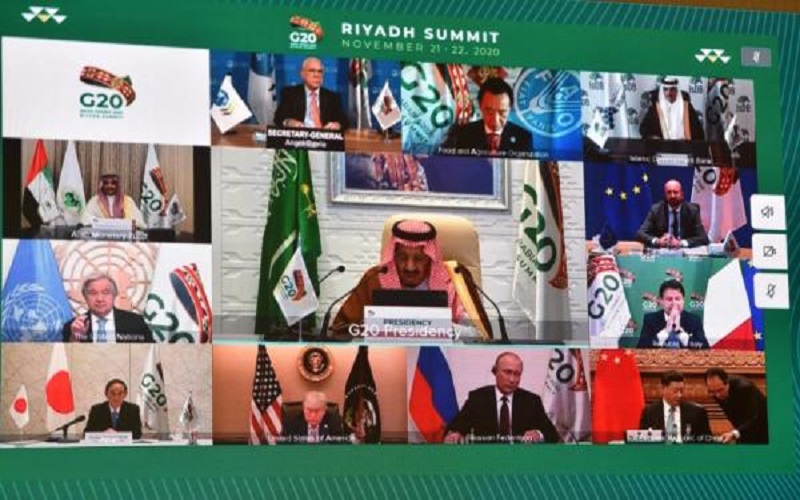 خادم الحرمين يدعو لتوفير لقاح كورونا