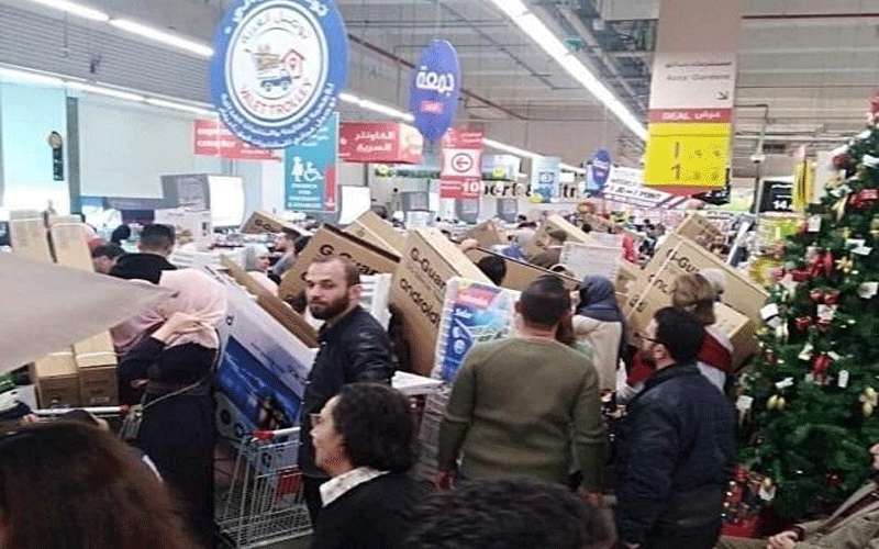 إقبال ضعيف على الجمعة البيضاء